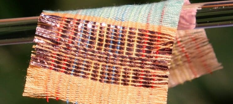 pronto-podremos-cargar-la-bateria-del-smartphone-con-nuestra-propia-ropa